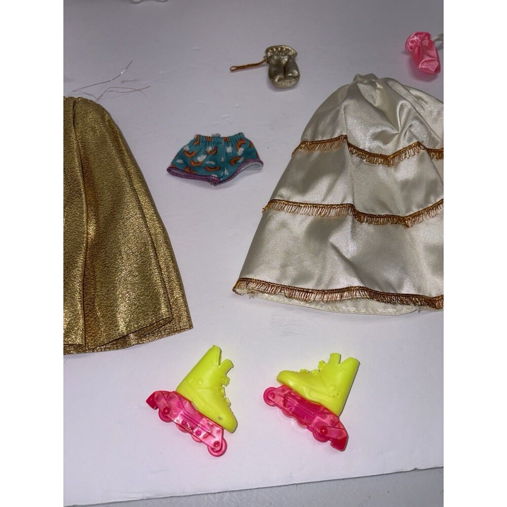 Mattel Barbie Extra Doll, 1995 Barbie, 2009 Fashionista Doll VTG Clothing Lot - Picture 4 of 5